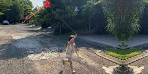 Main Layangan Anti Mainstream ala Gempi, Gisel: Ini Mah Namanya Lari-larian!