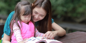 Jangan Ditunda-tunda Moms, Ini loh Sederet Manfaat Mengajarkan Bahasa Asing pada Anak