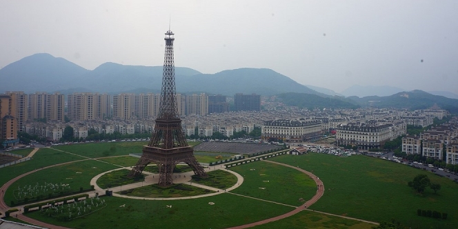 Terobsesi Prancis, Negara Ini Jiplak Menara Eiffel! Persis Banget