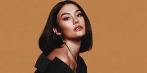 Agnes Monica Pakai Baju Oversized, Netizen Bingung Sama Bentuk Badan yang Berbeda dari Biasanya