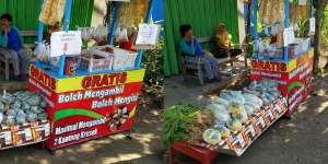 Menarik dan Kreatif, Warga Kabupaten Blitar Sediakan Pos Sayur Gratis!