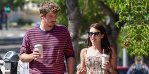 Aktris Hollywood Emma Roberts Hamil Anak Pertama dari Hubungannya dengan Sang Pacar, Garrett Hedlund