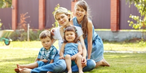Ibu yang Memiliki 3 Anak Katanya Justru yang Paling Stres, Bener Nggak sih?