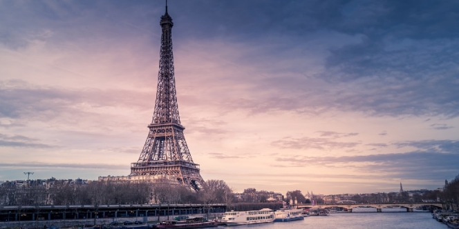 Menara Eiffel Sudah Dibuka Kembali, Pengunjung Nggak Boleh Naik Lift!