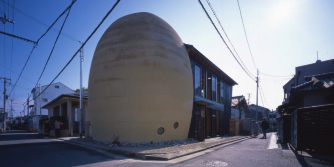 Intip Desain Unik Rumah Jepang yang Punya 'Makam' Berbentuk Telur Disampingnya, Gak Serem tuh?