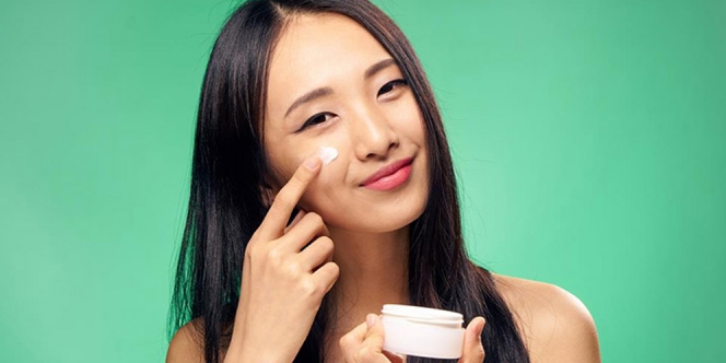Suka Bingung Pilih Eye Cream atau Eye Gel, Sebenarnya Lebih Bagus yang Mana sih?