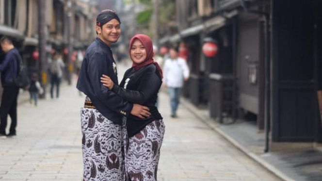 Viral Pakai Budaya Adat Jawa, Pasangan Ini Lakukan Foto Prewedding di Jepang