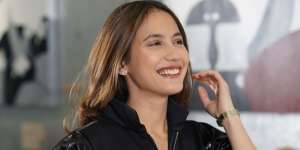 Pevita Pearce Pamer Pose dengan Rambut Basah, Bikin Netizen Berlomba Halu!