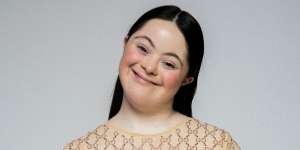 Ellie Goldstein, Remaja Down Syndrome Jadi Model Gucci Beauty