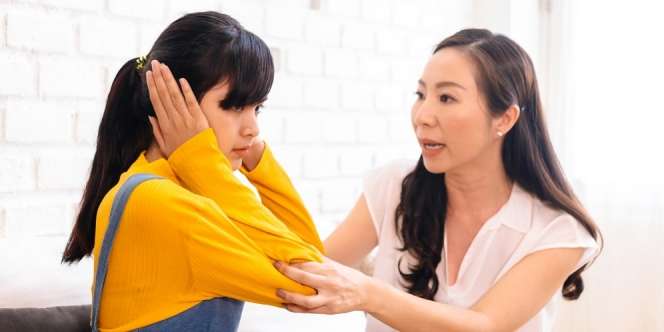 Jangan Jadi Toxic Parent ya Mom, Ini Beberapa Tandanya