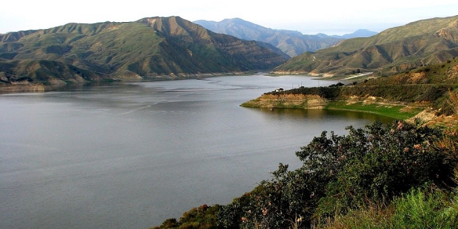 Melihat dari Dekat Keindahan Danau Piru, Tempat Hilangnya Aktris Naya Rivera