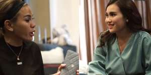 Nikita Mirzani Kasih Dompet Chanel Mahal Kesayangannya, Ayu Ting Ting: Emang Rejeki Janda Depok!