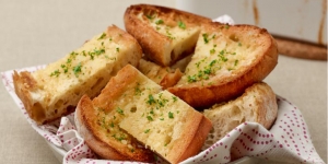 Bikin Garlic Bread Tanpa Oven? Bisa Banget dong, Yuk Cek Resepnya