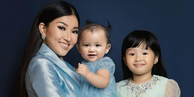 Mirip Sarwendah, Thania dan Thalia Putri Ruben Onsu Tampil Gemas dan Lucu Pakai Daster Kembar!