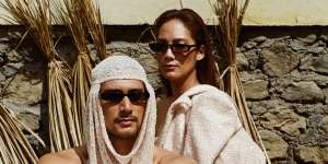 Mesra Banget, Tara Basro dan Daniel Adnan Pose Foto Bareng Pake Daster Kembaran