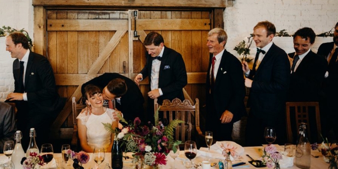 Tradisi Unik Pernikahan di Swedia, Tamu Diperbolehkan Antre Untuk Mencium Pengantin
