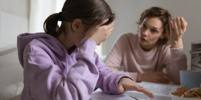 Tips Mengelola Emosi Saat Ajarkan Anak Belajar di Rumah