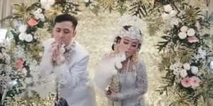 Berawal dari Hobi, Pasangan Pengantin Ini Atraksi Vape Saat Akad Nikah Hingga Liquid Jadi Mahar