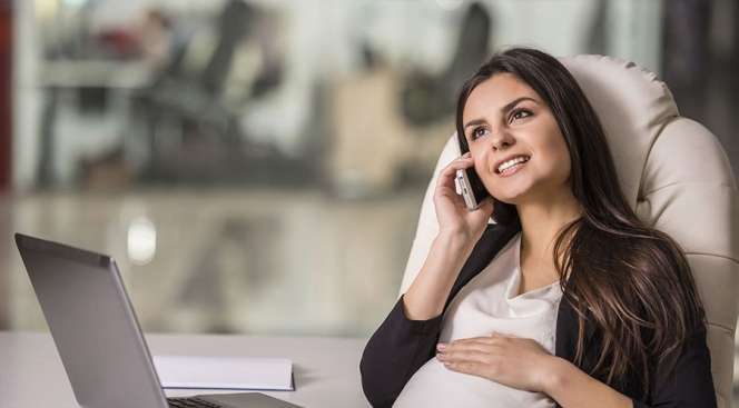 Hati-Hati, Lembur dan Stress di Kantor Ternyata Bisa Mempengaruhi Janin Moms!