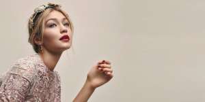 Sering Dianggap Sembunyikan Perut, Gigi Hadid Akhirnya Pamerkan Baby Bumpnya!