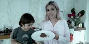 Jadi Single Mother, ini 7 Potret El Barrack dan jessica Iskandar Masak Bareng! So Sweet Deh