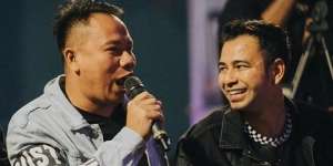 Tepati Amanah Sahabat, Raffi Ahmad Ajak Anak-Anak Vicky Prasetyo Liburan ke Hotel