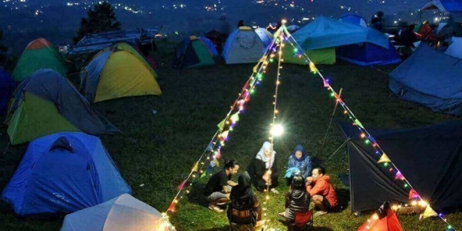 Bukit Alam Bandawasa, Lokasi Camping Viral dengan Pemandangan Khas Negeri di Atas Awan