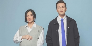 Berasa Muda Lagi, Ussy Sulistyawati dan Andhika Pratama Maternity Shoot Ala Anak Sekolahan Korea