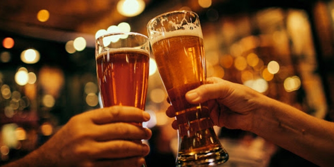 Minum Alkohol Sebabkan Perut Buncit, Mitos atau Fakta?