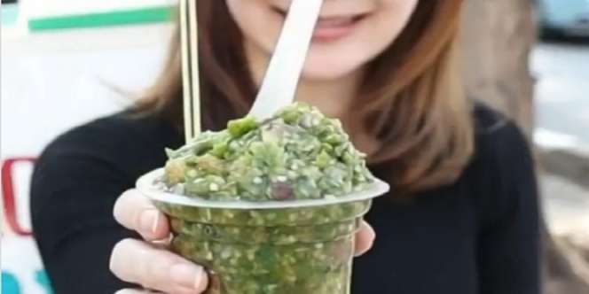 Bukan Main, Perempuan Ini Makan Tahun Gejrot Pake 130 Cabe! Kayak Apa tuh Pedesnya