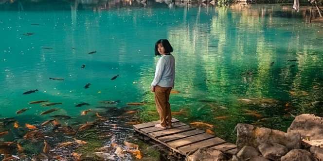 Telaga Biru Cicerem, Pemandangan Memesona 'Blue Lake' yang Dipenuhi Oleh Ikan Emas