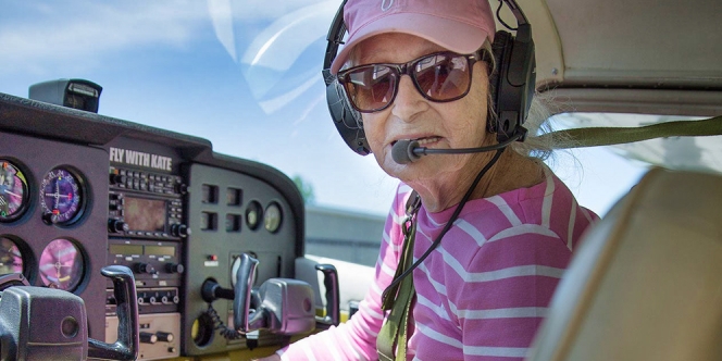 Jadi Mantan Pilot Tertua, Nenek 99 Tahun Ini Berhasil Pecahkan Rekor Dunia!