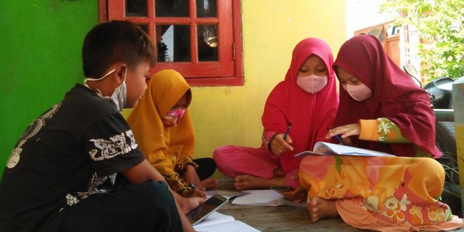 Patut Ditiru, Desa di Gresik Ini Pasang Wifi Gratis untuk Anak-Anak Belajar!