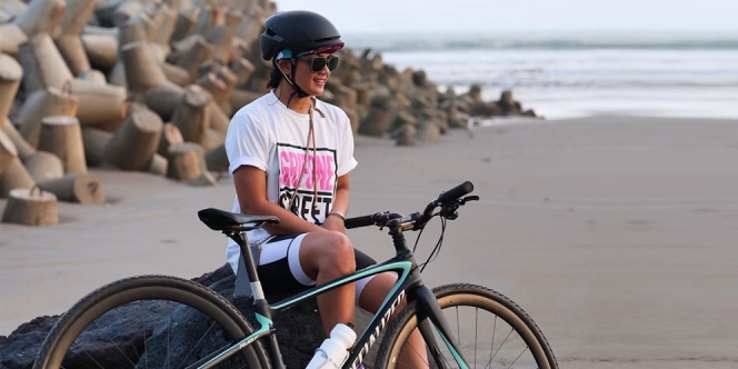 Kecelakaan Sampai Memar-memar Waktu Lagi Gowes, Nirina Zubir Resmi Jadi Anak Sepeda