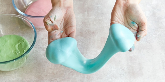 Cara Membuat Slime dengan Lem Povinal Tanpa Borax yang Aman Buat si Kecil