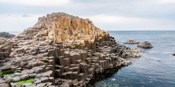 Menelusuri Keindahan Giant's Causeway, Karang Segi Enam yang Terbentuk Secara Alami