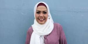 Sekarang Terkenal, 7 Artis Ini Ternyata Dulunya Asisten Rumah Tangga, lho!