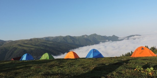 Viral, Puluhan Pendaki Dugem Saat Camping di Kaki Gunung Rinjani