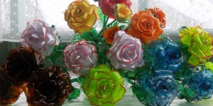 Cara Membuat Bunga dari Plastik Bekas yang Mudah dan Hasilnya Aesthetic Banget!