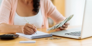 5 Hal yang Perlu Dimasukkan Dalam Anggaran Bulananmu, Biar Alur Keuangan Lebih Terarah