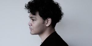 Lirik Lagu Middle Ground - Mikha Angelo