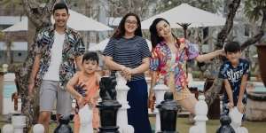Putrinya Disebut Anak Angkat oleh Netizen, Hesti Purwadinata Langsung Buka Suara!