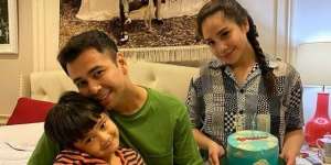 Kenang Video Ulang Tahun Rafathar, Nagita Slavina Nangis Terus Tiap Tahun