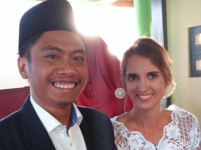 Kisah Romantis Bule Cantik Jerman Dinikahi Penyanyi Kafe di Lombok Sempat Dituduh Pakai Pelet
