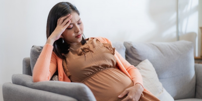 Normal Nggak Sih Mata Sering Kabur Saat Kehamilan?