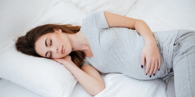 Bukannya Menyehatkan, Tidur Terlalu Lama saat Hamil Bisa Berbahaya Bagi Janin lho Moms!