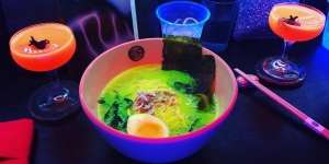 Sensasi Baru Makan Mie, Begini Wujud Ramen Glow in The Dark