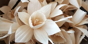 Cara Membuat Bunga dari Kulit Jagung dengan Mudah dan Sederhana untuk Hiasan Rumah