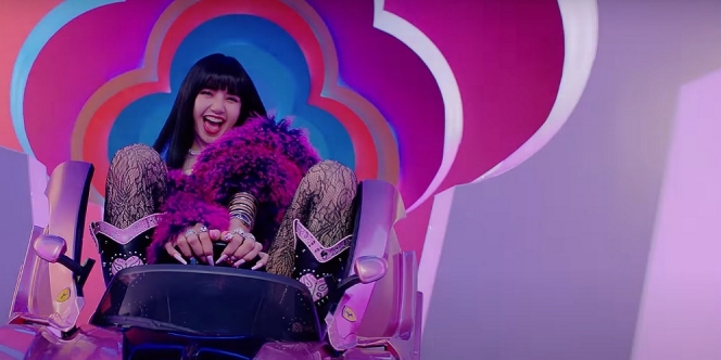 Ganti Gaya Rambut dan Outfit, Ini 7 Transformasi Lisa di MV Ice Cream BLACKPINK dan Selena Gomez