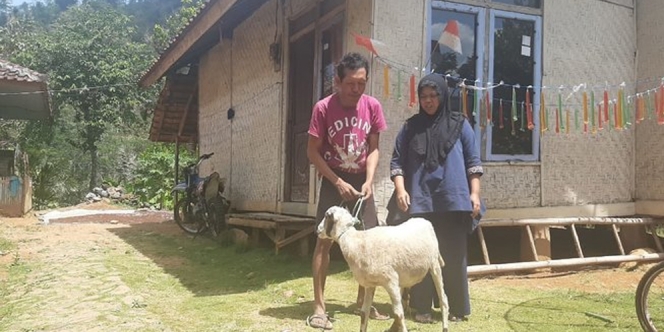 Hidup Pas-Pasan dan Tak Punya Uang, Warga Garut Ini TerpaksaBayar Biaya Ganti kWh Pakai Anak Domba